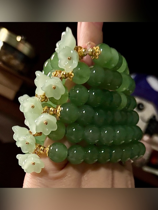 Handmade Jewelry - Green Jade Beaded Bracelet with Pale Jade Flower Charms!!